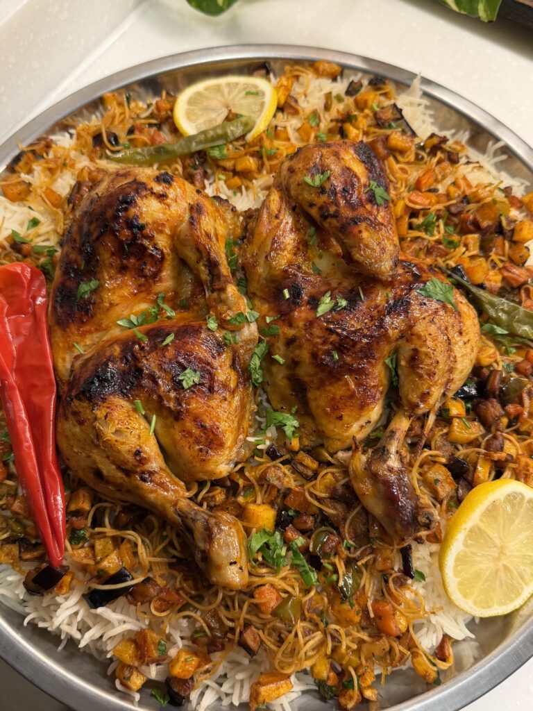 كبسة دجاج بكشنة الخضار | Chicken Kabsa with Vegetable Topping