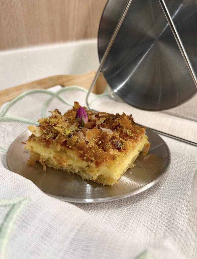 بسبوسة الكاسترد | Basbousa with Custard and Cream